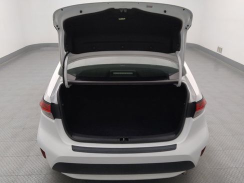 Used 2022 Toyota Corolla LE FWD image 29