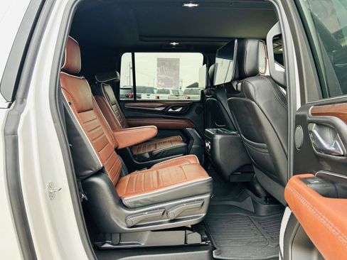 Used 2023 GMC Yukon XL Denali Ultimate w/ LPO, Floor Liner Package AWD/4WD image 41