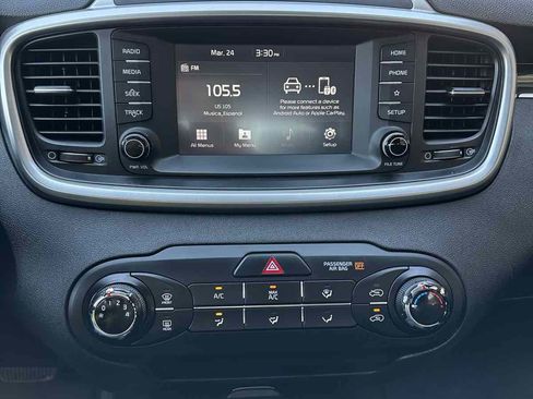 Used 2020 Kia Sorento LX image 10