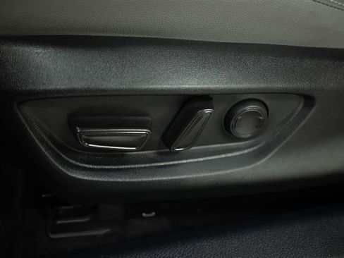 Used 2025 Toyota Camry SE image 11