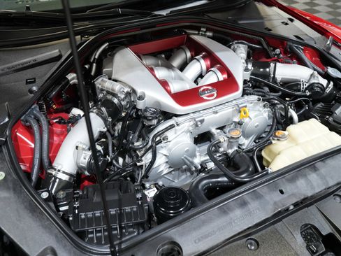 Used 2013 Nissan GT-R Premium image 43