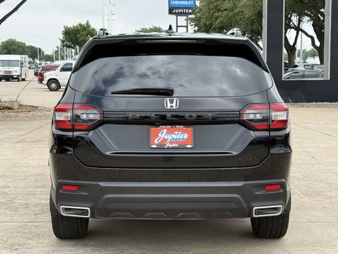 Used 2025 Honda Pilot Sport image 6