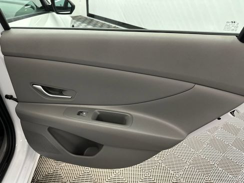 Used 2025 Hyundai Elantra Sport image 16