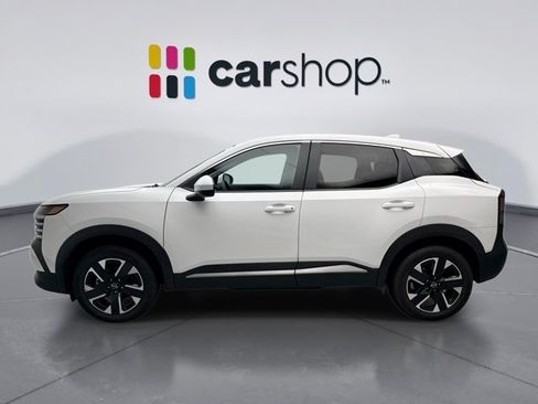 Used 2025 Nissan Kicks SV AWD/4WD image 2