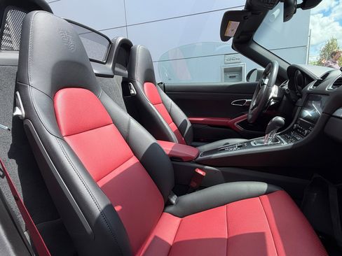 Certified 2025 Porsche 718 Boxster RWD image 22