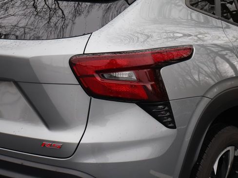 Used 2024 Chevrolet Trax RS image 9