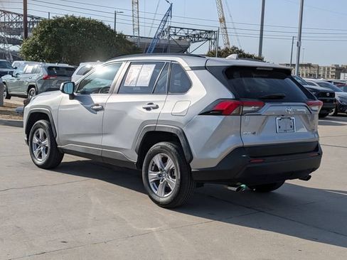 Used 2025 Toyota RAV4 XLE FWD image 9