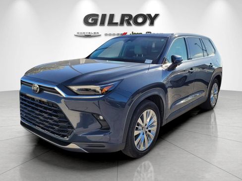 Used 2024 Toyota Grand Highlander AWD image 2