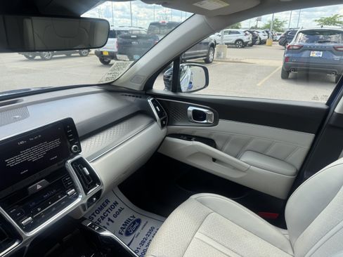Used 2023 Kia Sorento SX AWD/4WD image 11