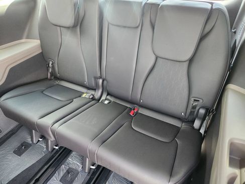 New 2027 Kia Carnival FWD image 10
