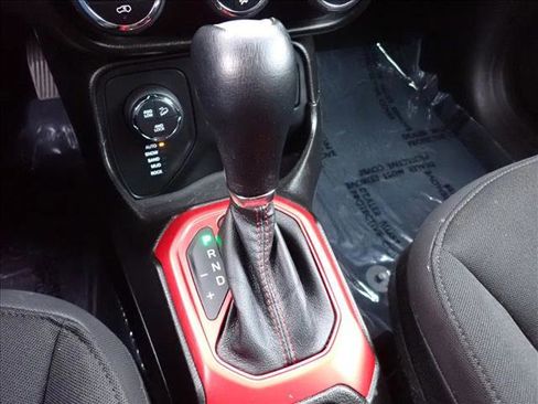 Used 2017 Jeep Renegade Trailhawk AWD/4WD image 18