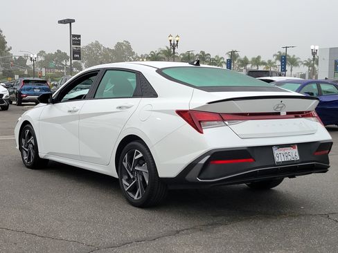 Certified 2025 Hyundai Elantra Sport image 28