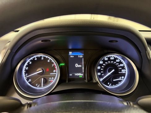 Used 2019 Toyota Camry LE w/ Convenience Package FWD image 11