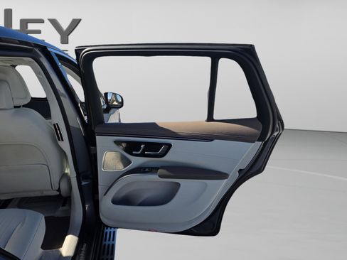 Used 2023 Mercedes-Benz EQS 450+ SUV image 26