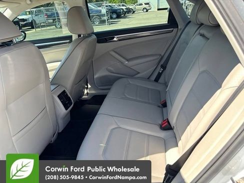 Used 2018 Volkswagen Passat 2.0T SE w/ SE Lighting Package FWD image 26