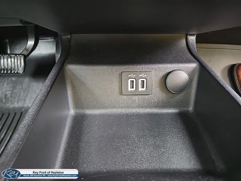 Used 2019 Ford Fusion SE FWD image 25