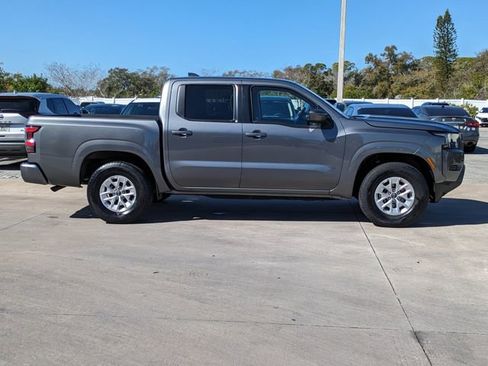 Used 2024 Nissan Frontier SV image 4