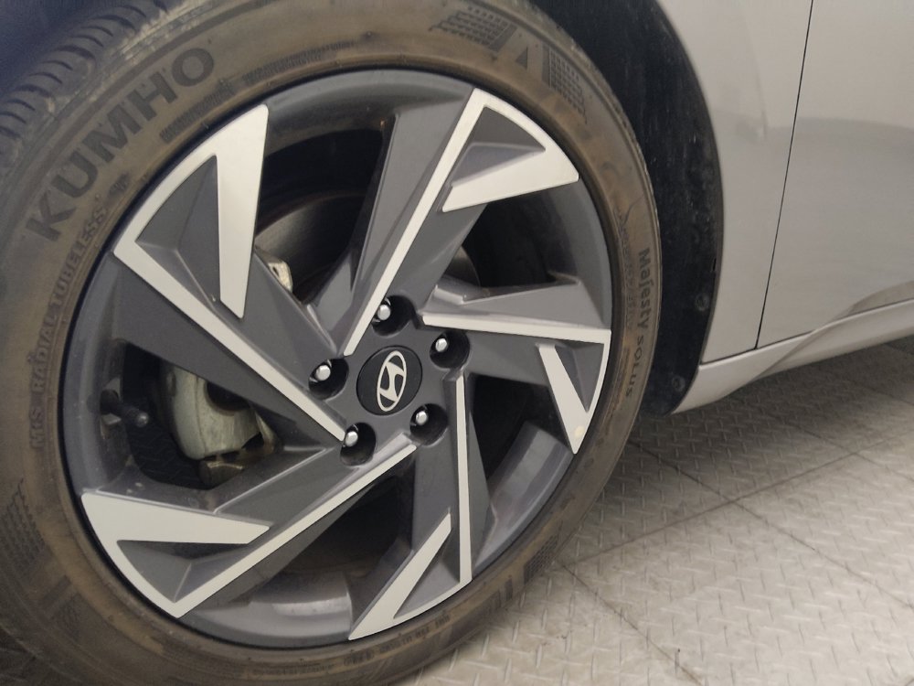 Used 2025 Hyundai Elantra Sport FWD image 31