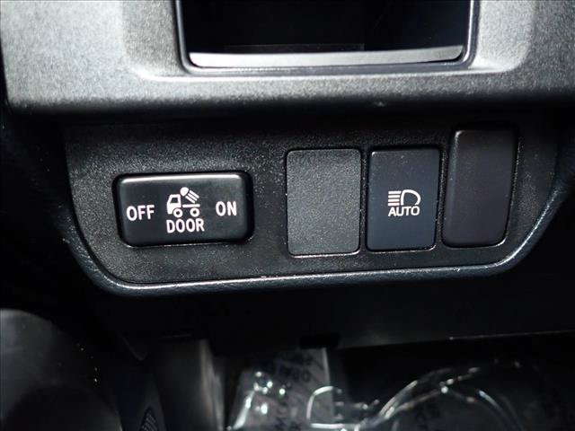 Used 2018 Toyota Tacoma SR5 AWD/4WD image 21
