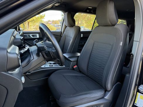 Used 2020 Ford Explorer XLT image 35