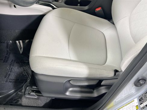 Used 2023 Toyota Corolla Cross L image 18