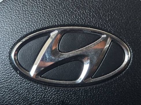 Used 2021 Hyundai Elantra SE w/ Cargo Package FWD image 11