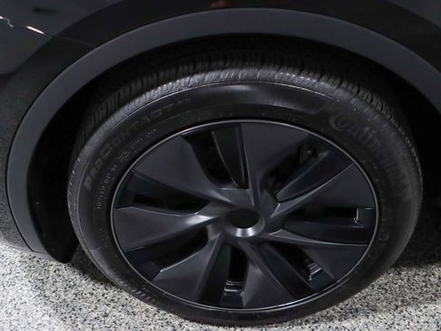 Used 2025 Tesla Model Y Long Range image 11