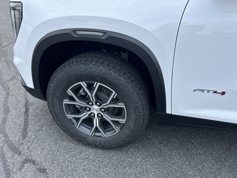 New 2026 GMC Acadia AT4 w/ Luxury Package AWD/4WD image 4
