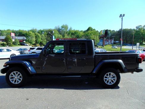 Used 2023 Jeep Gladiator Sport image 8