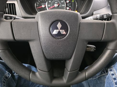 Used 2011 Mitsubishi Endeavor LS image 41