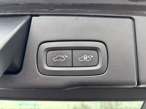 Used 2018 Volvo XC60 T5 Momentum w/ Vision Package image 23