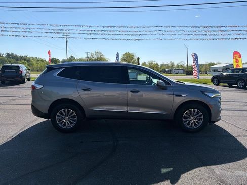Used 2023 Buick Enclave Essence AWD/4WD image 6