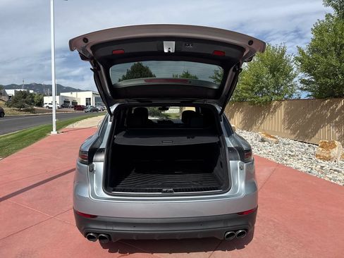 Used 2023 Porsche Cayenne S AWD/4WD image 8