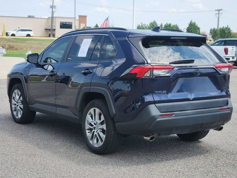 Used 2022 Toyota RAV4 XLE Premium AWD/4WD image 7
