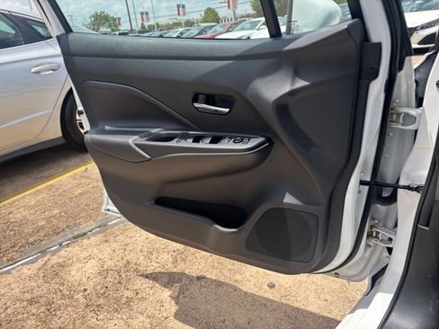 Used 2025 Nissan Versa SV FWD image 18