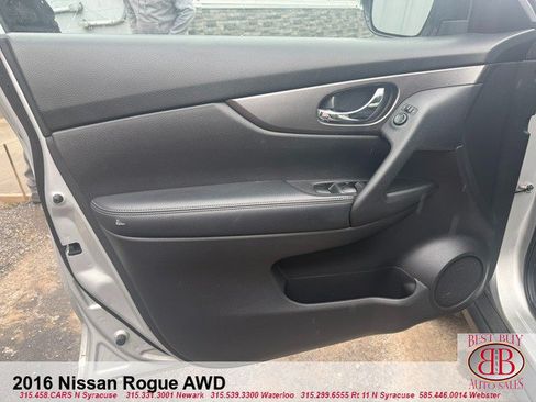 Used 2016 Nissan Rogue S AWD/4WD image 9