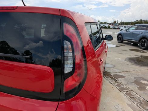 Used 2019 Kia Soul FWD image 11