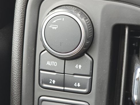 Used 2021 Chevrolet Silverado 1500 Custom Trail Boss w/ LPO, Dark Essentials Package AWD/4WD image 9