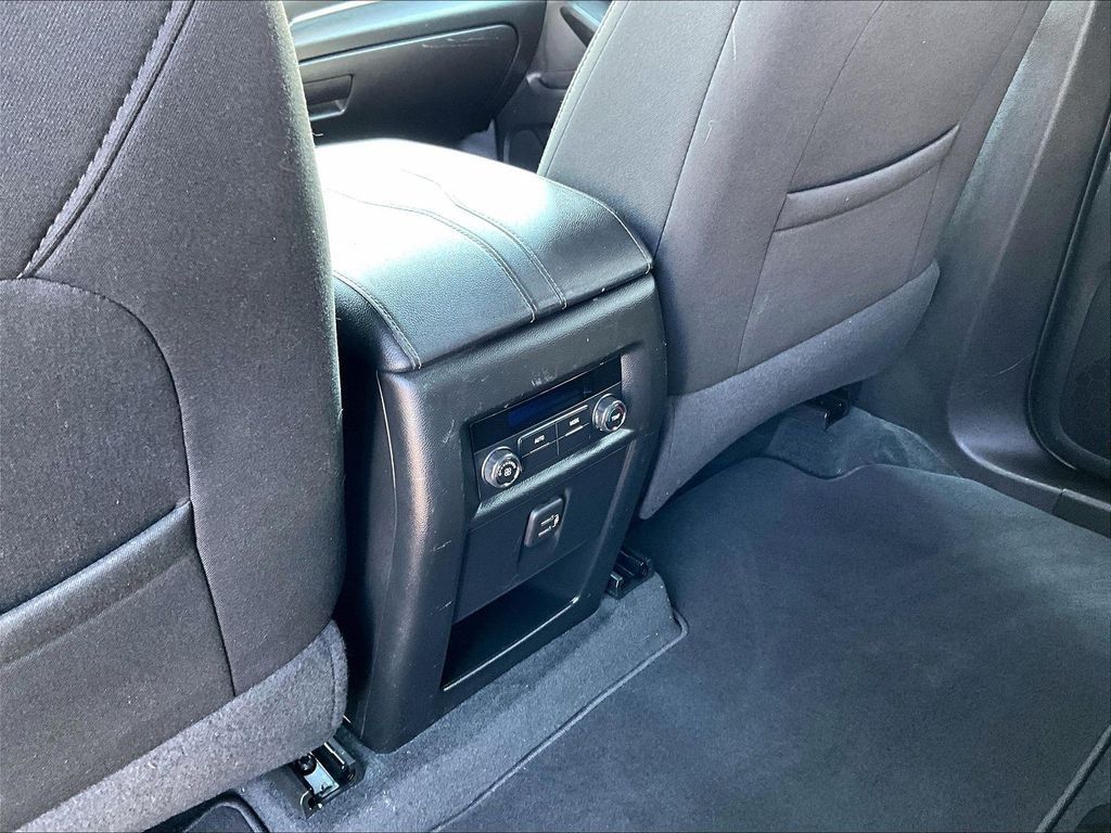 Used 2023 Chevrolet Traverse LT AWD/4WD image 27