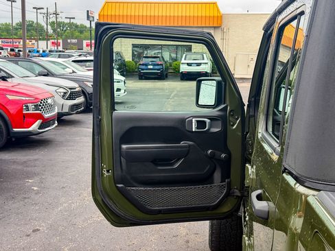 Used 2022 Jeep Gladiator Sport w/ Trailer Tow Package AWD/4WD image 18