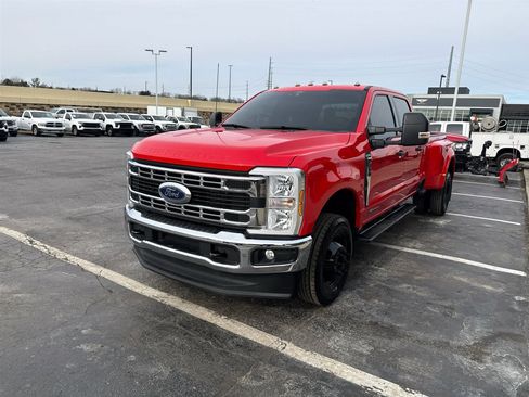 Used 2025 Ford F350 XLT image 4