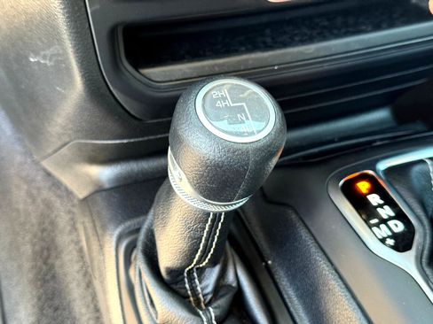 Used 2019 Jeep Wrangler Unlimited Sahara image 18