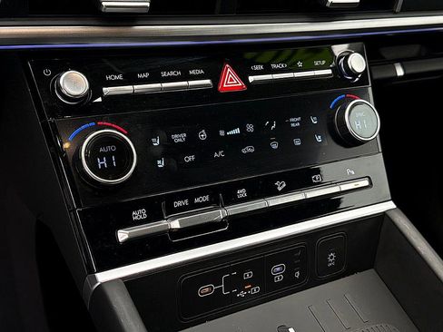 Certified 2025 Hyundai Santa Fe Limited image 15