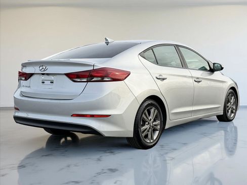 Used 2018 Hyundai Elantra SEL image 3