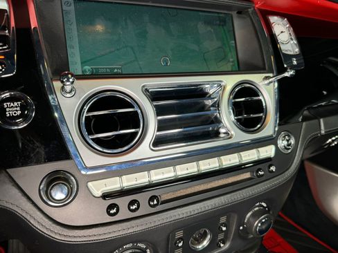 Used 2017 Rolls-Royce Dawn image 29