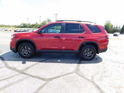 New 2025 Honda Pilot TrailSport image 12