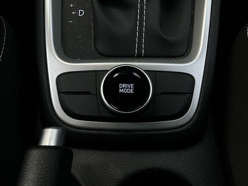 Used 2025 Hyundai Venue SEL image 23