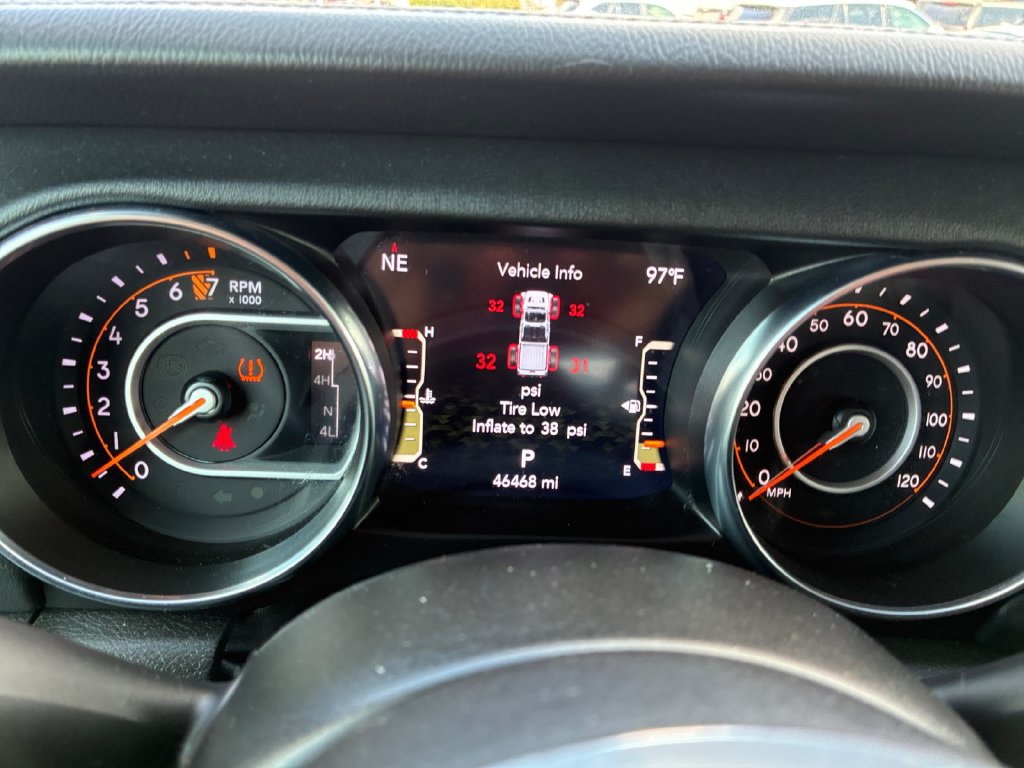 Used 2022 Jeep Gladiator Overland w/ Popular Equipment Package AWD/4WD image 5