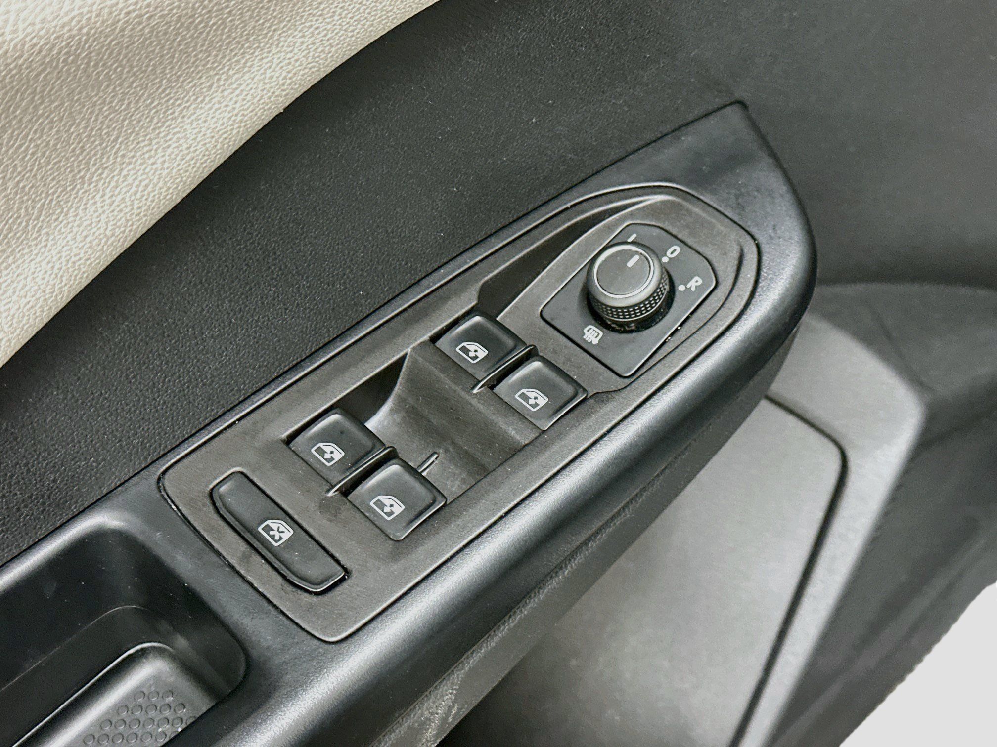 Used 2025 Volkswagen Taos S AWD/4WD image 15
