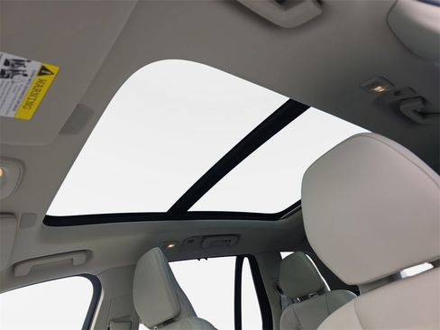 Used 2025 Volvo XC90 B6 Ultra w/ Protection Package Premier image 35